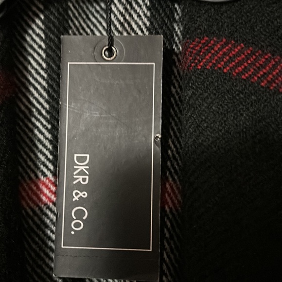 PLAD CAPE - Picture 6 of 6